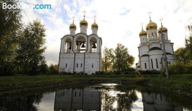 Gostevoy dom na levoy naberezhnoy