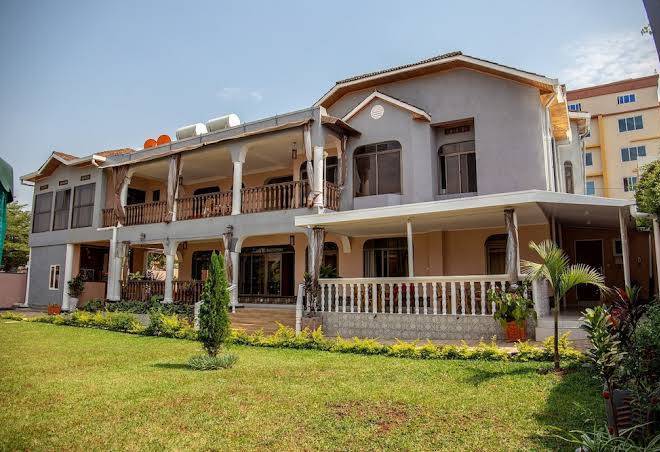 Ezra boutique hotel