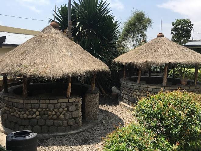La paillotte gorilla place