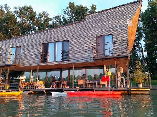 Boatel Charlie Image