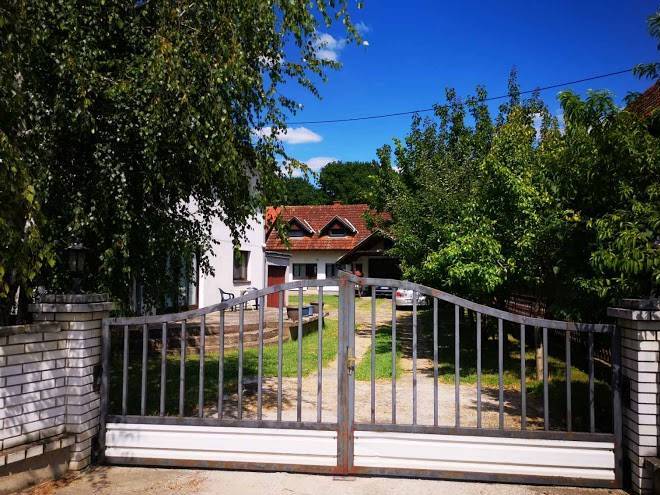 Kuca na selu sa bazenom