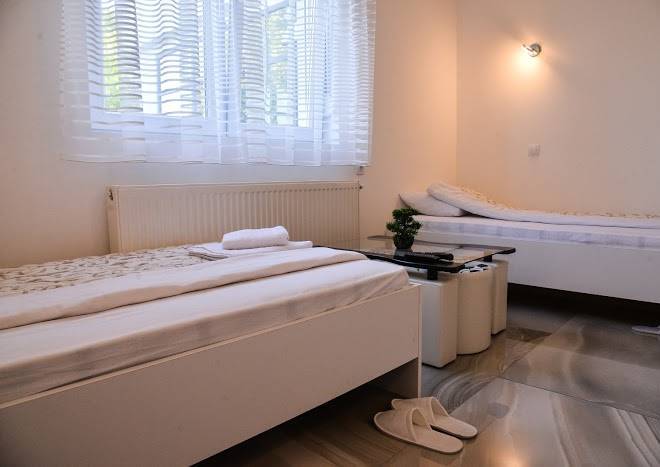 Prenociste mesecev konak
