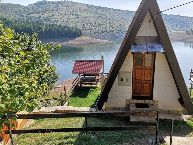 Vikendica uvacko jezero