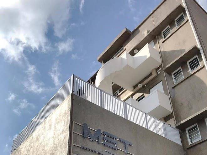 Met A Space Pod Arab Street Image