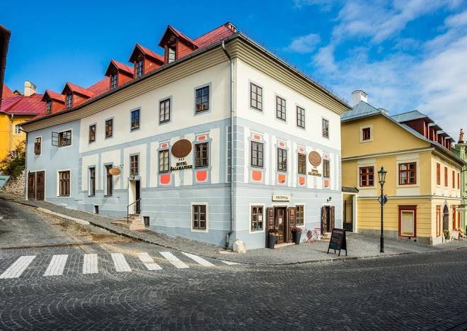 Hotel salamander