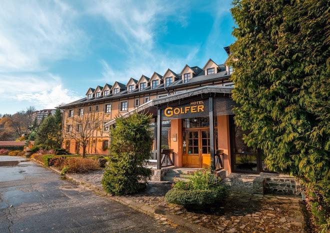 Hotel golfer