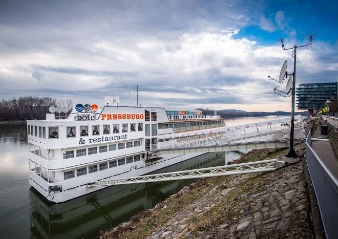 Botel Pressburg & Restaurant Image