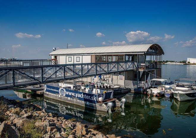 Yachter club modra cajka