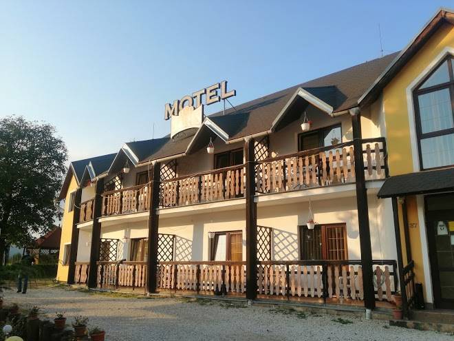 Motel Pod Stromisom Image