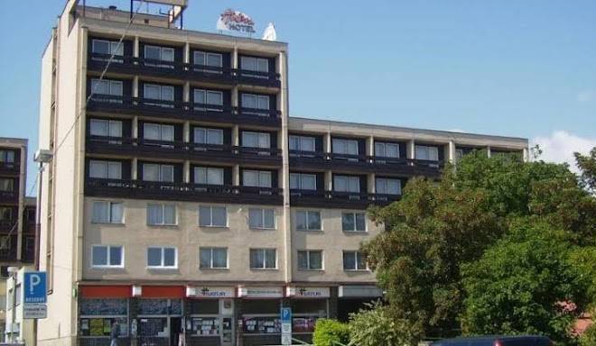 Hotel atom levice