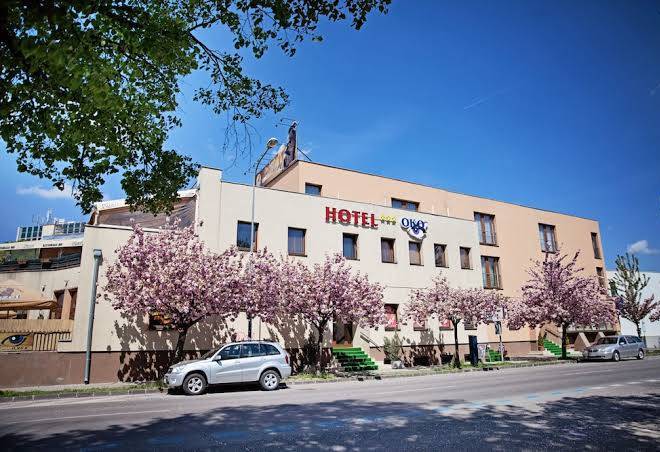 Eye hotel