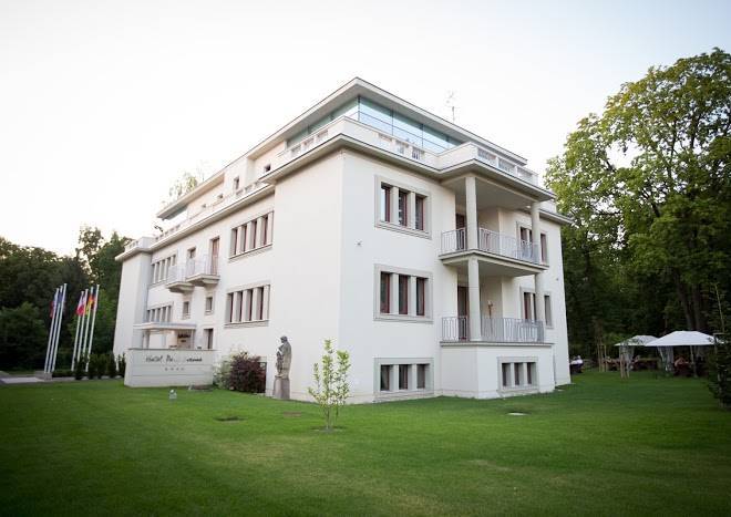 Hotel Park Avenue Steakpark Image