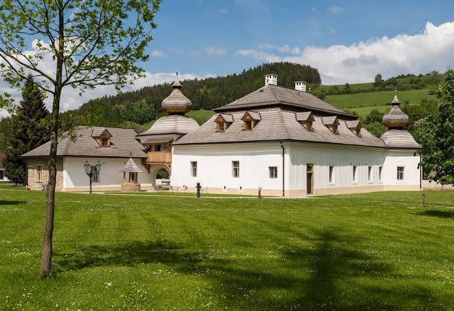 Kastiel Kubinyi Restauracia Amalia Image