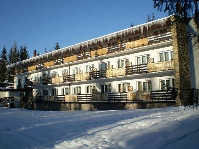 Bungalovy pri hoteli spojar
