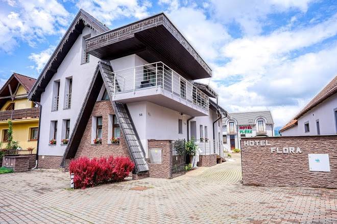 Hotel Flora Besenova Image