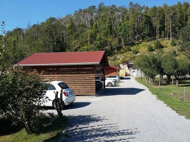 Tourist farm lojtrnik