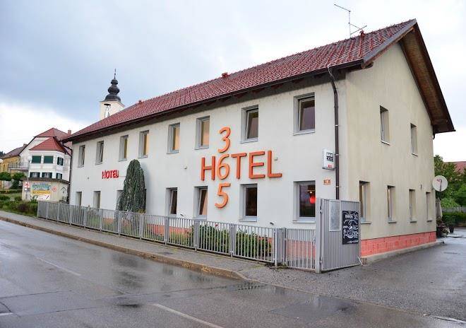 Hotel 365