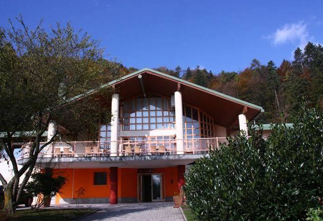 Hotel harmonija menges