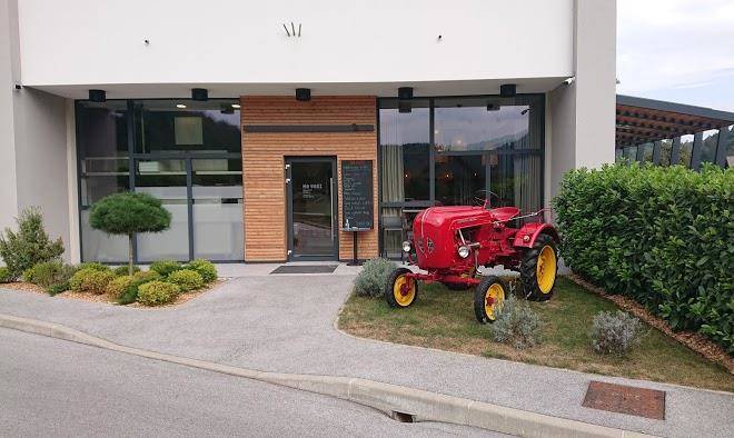 Na vasi restavracija in prenocisca