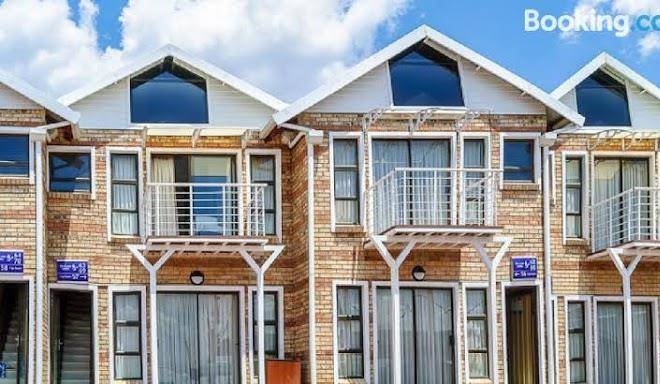 Royal Courtyard Image