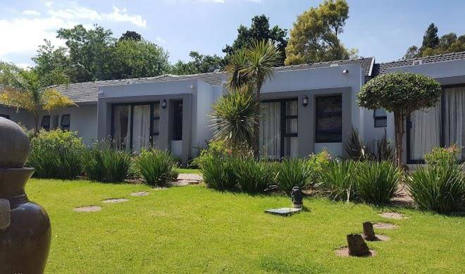 6 on morris guest lodge