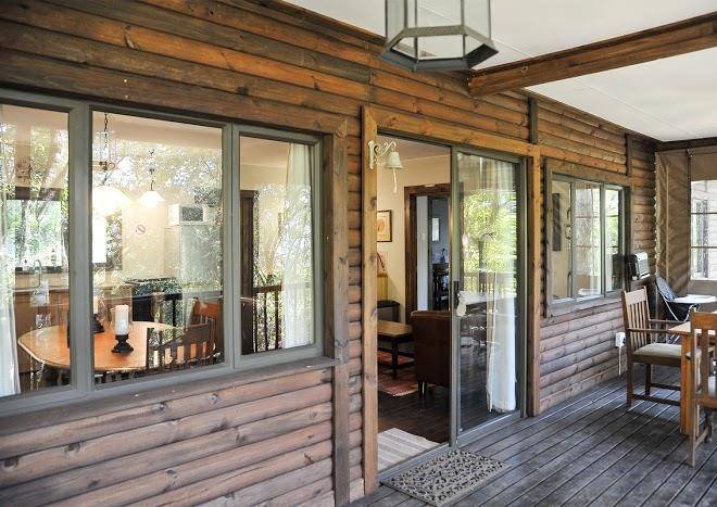 Forest bird lodge