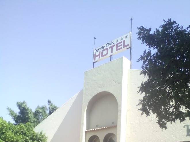 Lonely oak hotel