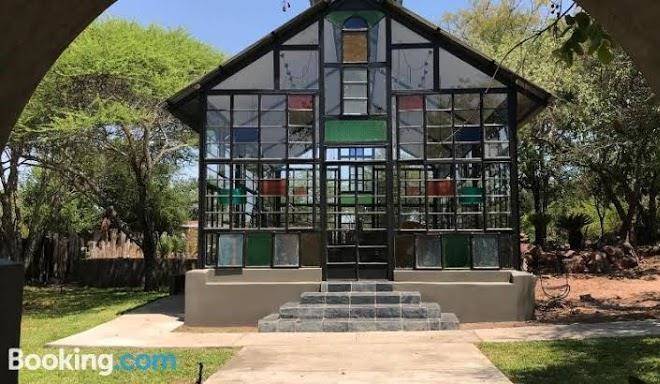 Shangri La Country Hotel & Spa Image