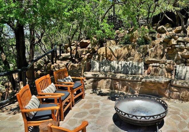 Tshukudu bush lodge