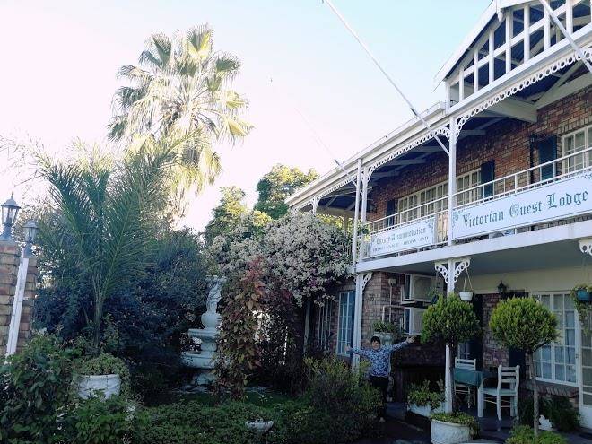 Victorian guest lodge & antiques