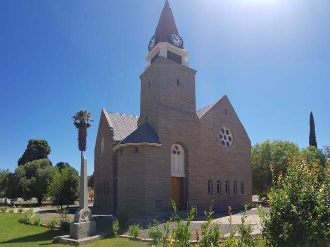 Die rooi granaat restaurant & coffee shop