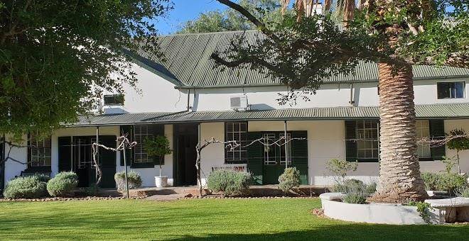 Accommodation lemoenfontein game lodge