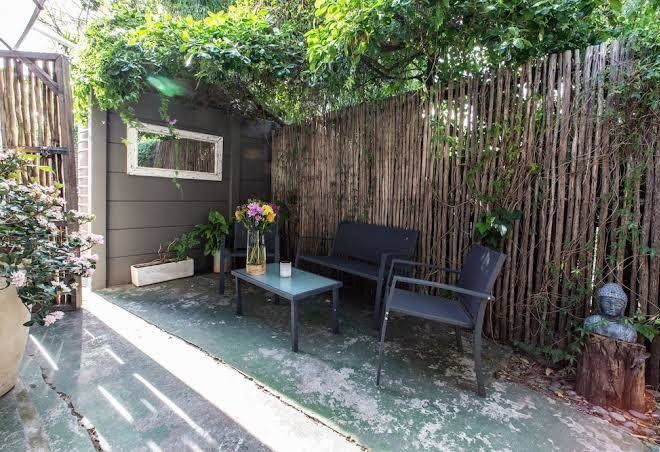 The b i g backpackers in green point