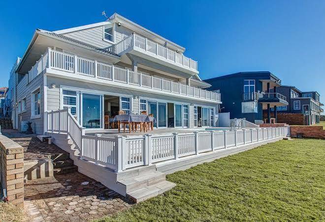 Marine manor