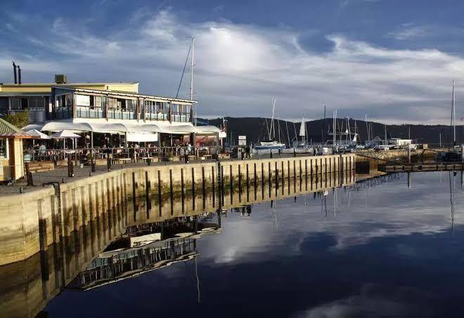 Knysna Pocket Breaks Image