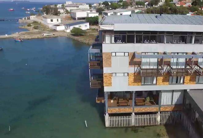 Hoedjiesbaai hotel