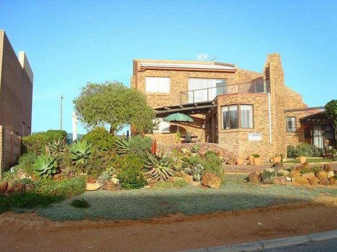 Leoni's accommodation strandfontein