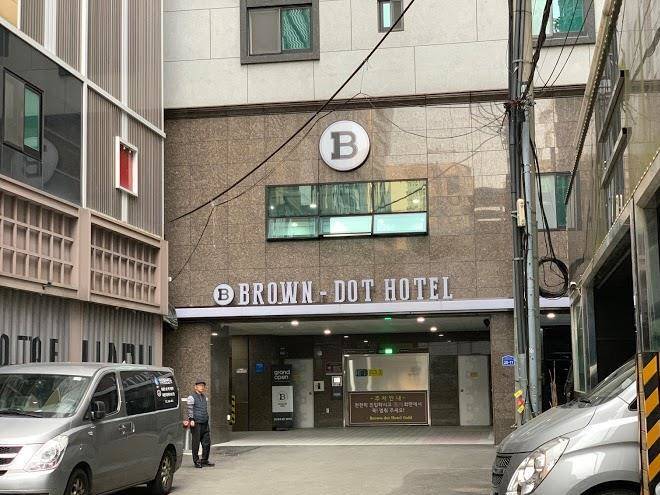 Seomyeon brown dot hotel gold