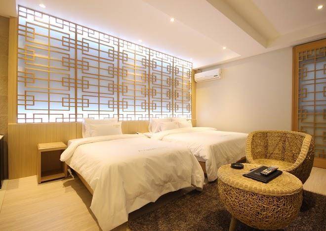 Almond hotel