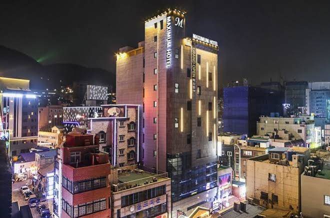 Maximum hotel