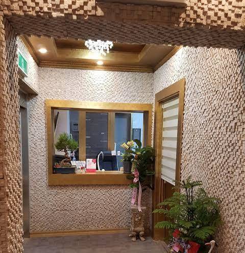 Business hotel