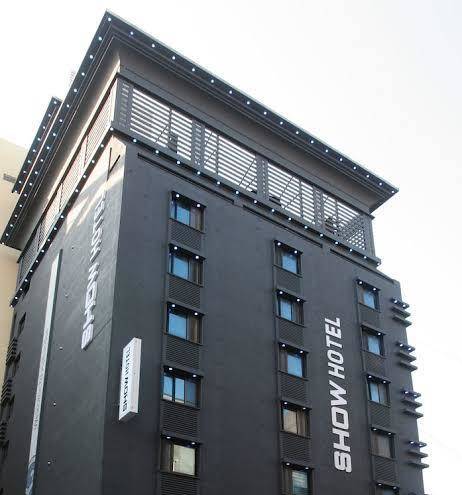 Show hotel