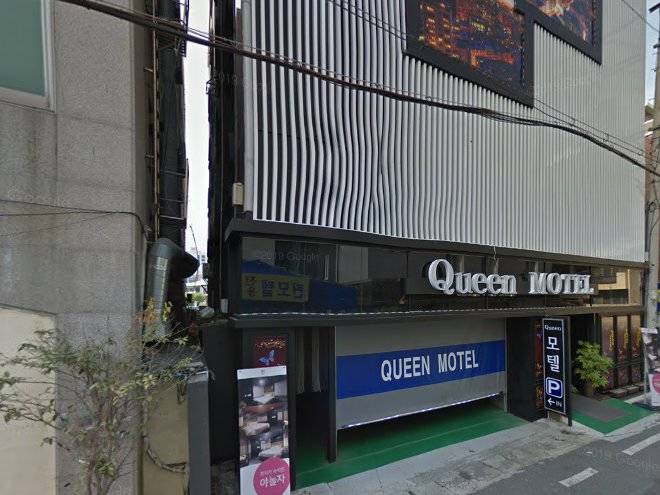 Queen motel