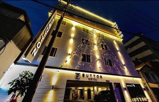 Button hotel