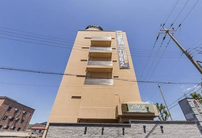 1962 business hotel