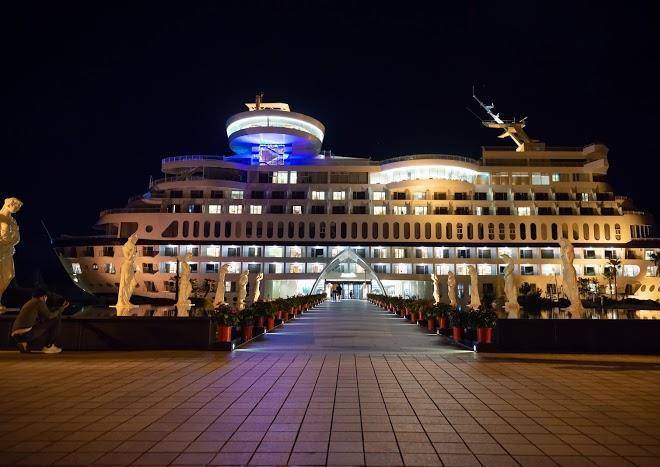 Sun cruise hotel