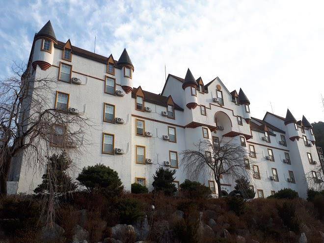 White castle resort