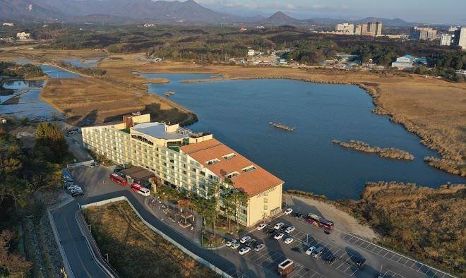 Lake ocean resort