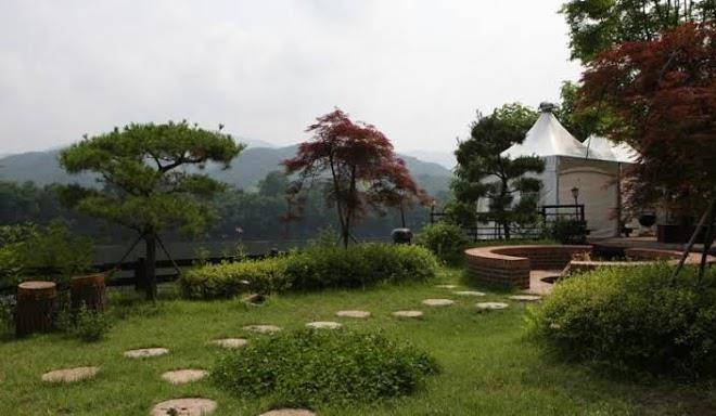 Moonlight blue pension