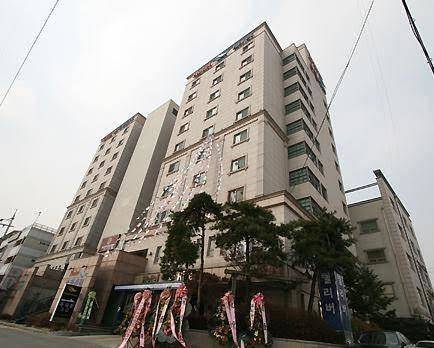 Hotel river